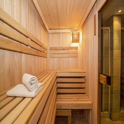 2025 Wooden Luxury Indoor Sauna Room for Home 1560W Power 18-65°C Temperature Adjustable